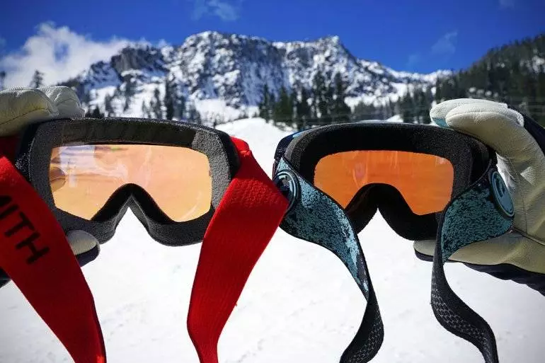 Kacamata Ski: Bagaimana cara memilihnya? Kacamata bayi dan lainnya dengan diopter, model olahraga untuk bermain ski. Meliputi kacamata 8403_26