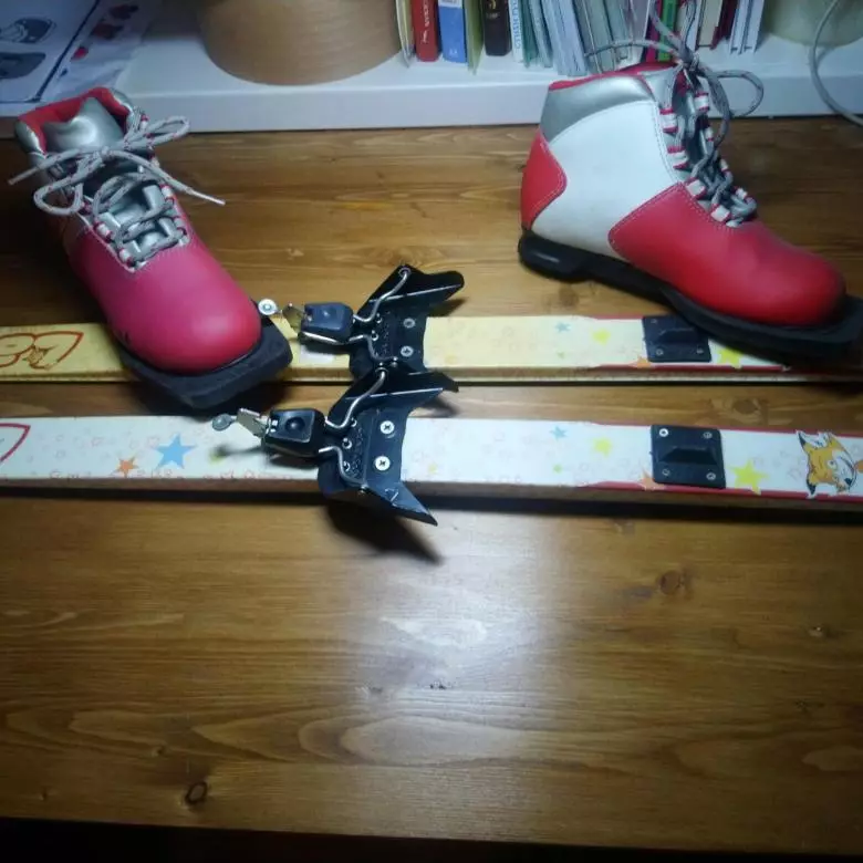 Fixare pentru schiurile copiilor: Tipuri de elemente de fixare de schi pe pantofi. Cum se instalează fixarea universală? 