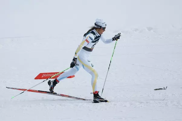 Hoe kies je een langlaufstick? Hoe kiest u maat (lengte) voor groei? Regels voor het kiezen van koolstof- en aluminium ski-sticks, beste merken 8417_4