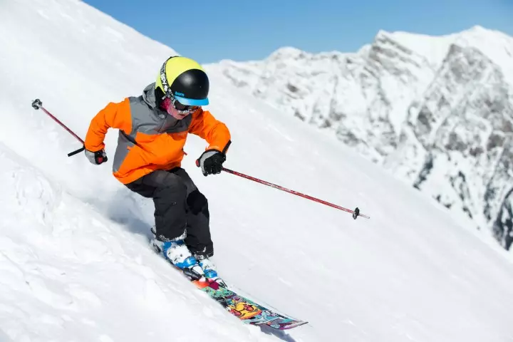 Skilimensies: Hoe een lengte van een volwassene te kiezen en wat moet het zijn? Hoe de maat voor kinderen te kiezen? Welke breedte is skiën? 8424_12