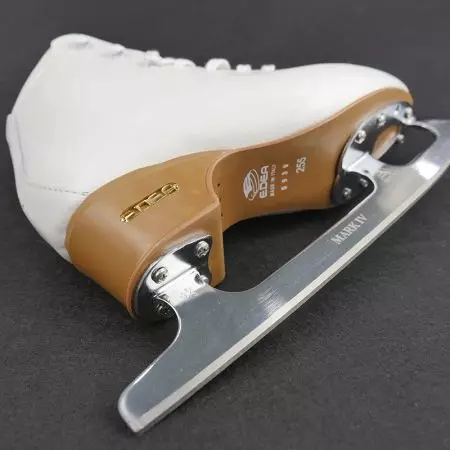 Skates Professional: Je, ni skates za kitaaluma tofauti na amateur? Mifano ya kike na wanaume, wazalishaji. Uchaguzi wa skate bora. 8428_23