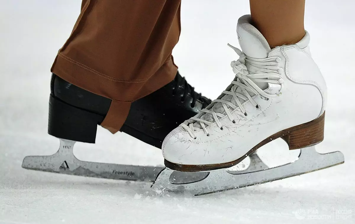 Skates Professional: Je, ni skates za kitaaluma tofauti na amateur? Mifano ya kike na wanaume, wazalishaji. Uchaguzi wa skate bora. 8428_26
