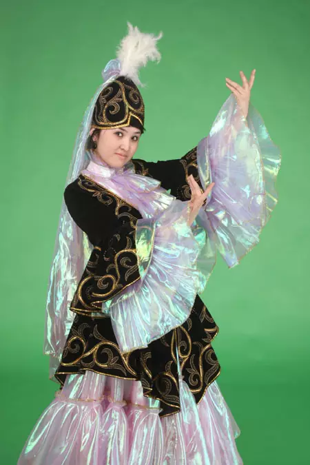 Казахстан Национална костим (68 фотографии): Женски традиционален костим Казахлс, народна облека за девојка од Казахстан 842_40