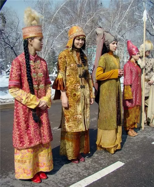 Kazakstan Kansallinen puku (68 kuvaa): Nainen perinteinen puku Kazakhs, kansanhuone Kazakstanista 842_52