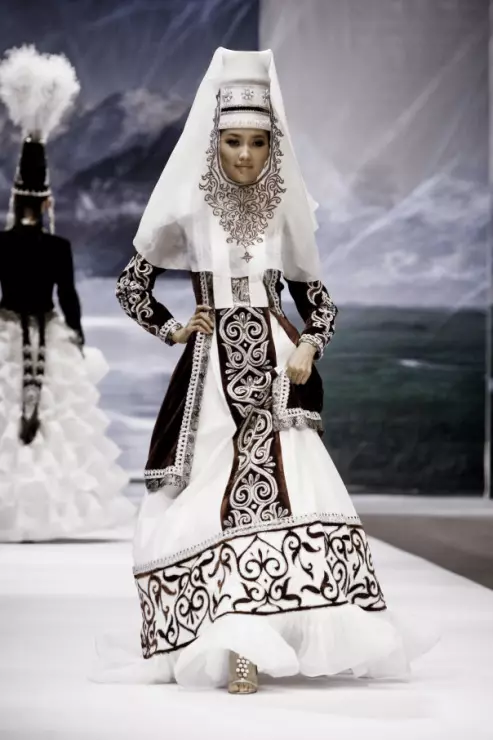 Казахстан Национална костим (68 фотографии): Женски традиционален костим Казахлс, народна облека за девојка од Казахстан 842_61