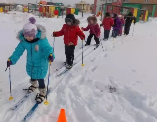Дитячі лижі на 5-6 років: як правильно вибрати перші лижі? Моделі з черевиками і без 8433_4