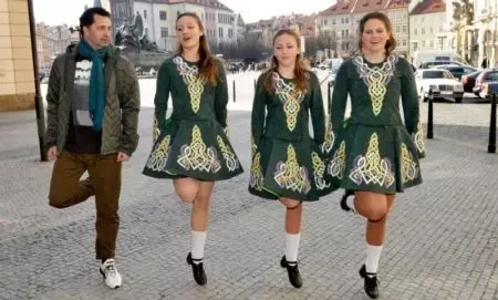 Traxe irlandés (47 fotos): roupa feminina nacional da xente de Irlanda, un traxe de baile que o irlandés desgastado 843_21