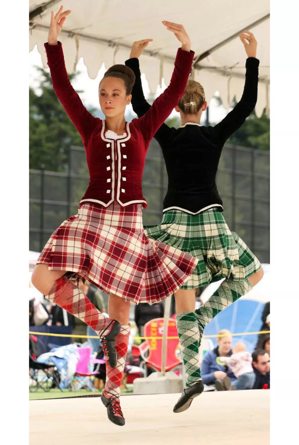Ирска костим (47 фотографии): Национална женска облека на луѓето од Ирска, костим за танц кој ирскиот носи 843_37