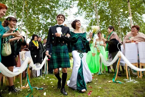 زي الأيرلندية (47 صور): الزي الإناث الوطني للشعب ايرلندا، زي الرقص التي يرتديها الأيرلندية 843_41
