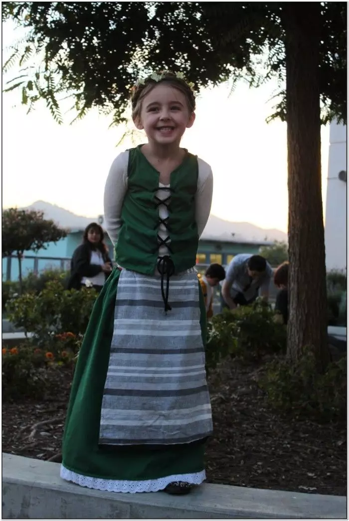 Traxe irlandés (47 fotos): roupa feminina nacional da xente de Irlanda, un traxe de baile que o irlandés desgastado 843_46