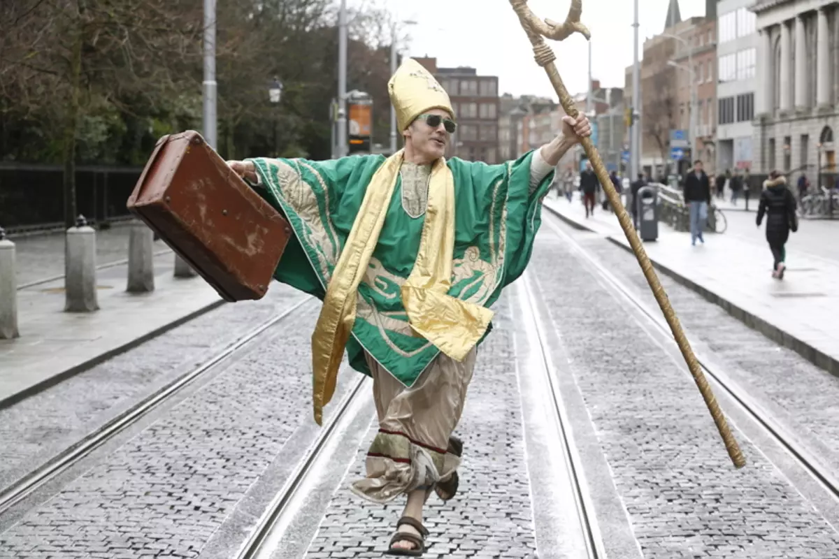 Kostum irlandez (47 foto): veshje kombëtare femër e popullit të Irlandës, një kostum valle që irlandez i veshur 843_6