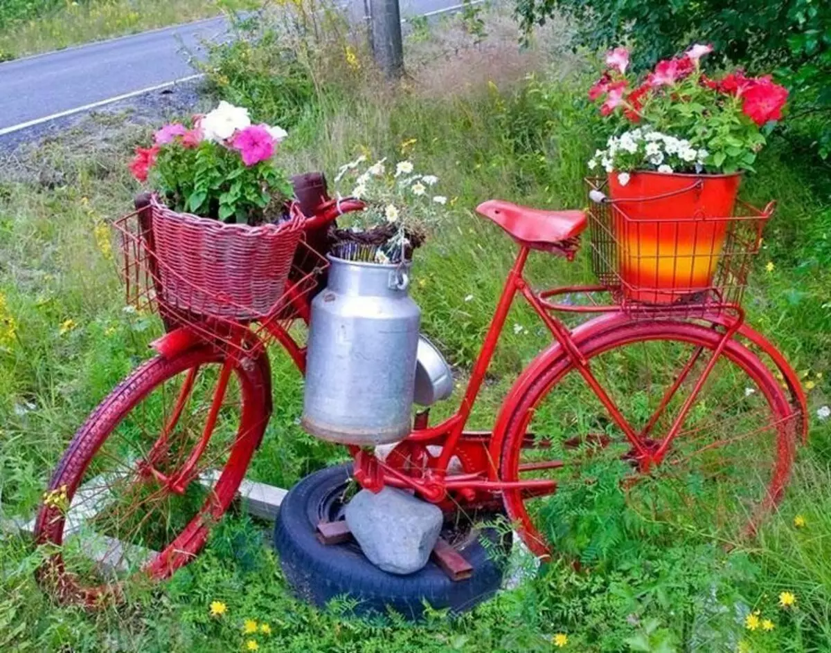 Kanpe-bisiklèt pou flè: fòje modèl ak bisiklèt kakawo, etaj Flowerhouse dekoratif, an bwa ak lòt bisiklèt flè 8458_25