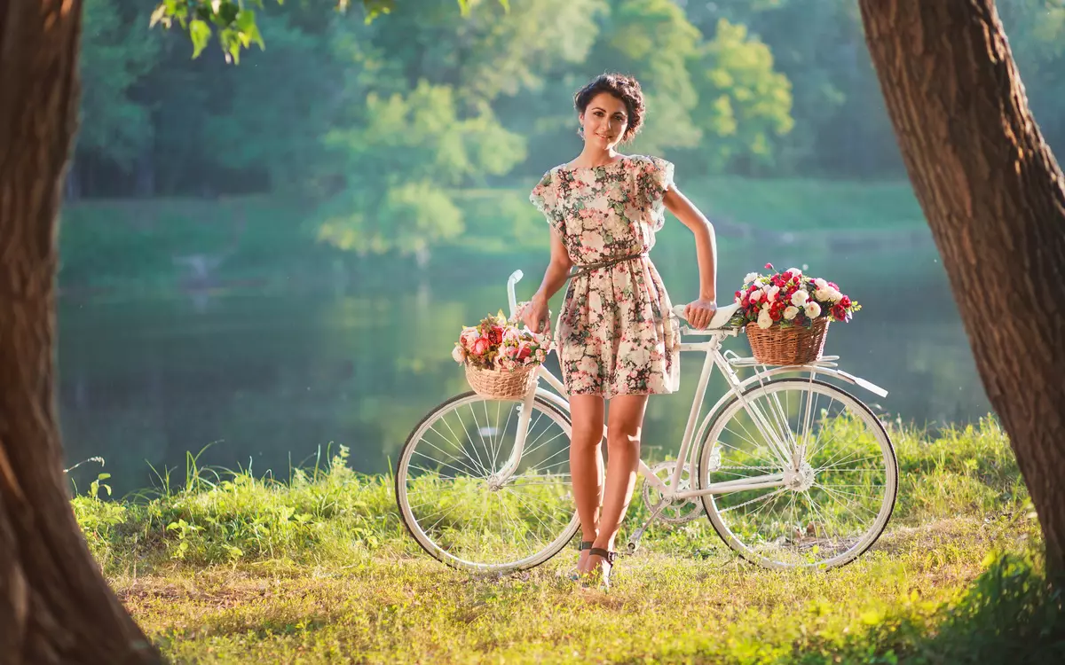 Stand-bicykel pre kvety: kované modely a kakaové bicykle, podlahová dekoratívne bicykle, drevené a iné kvety bicykle 8458_3