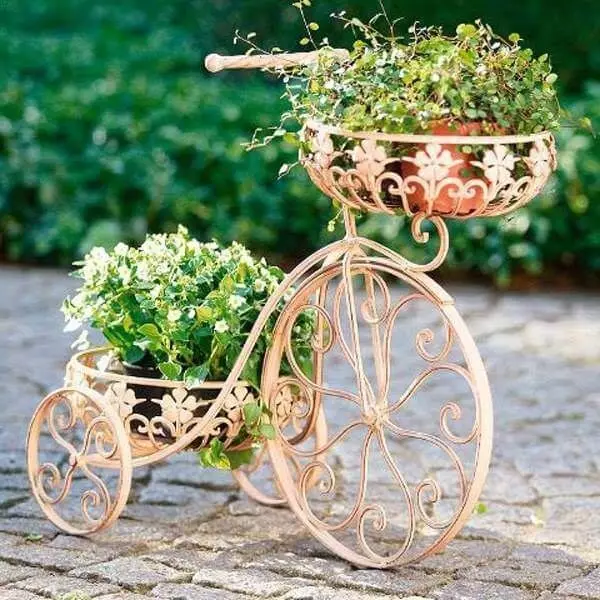 Standcykel för blommor: smidda modeller och kakao cyklar, golv dekorativa blomhus, trä och andra blomstercyklar 8458_7