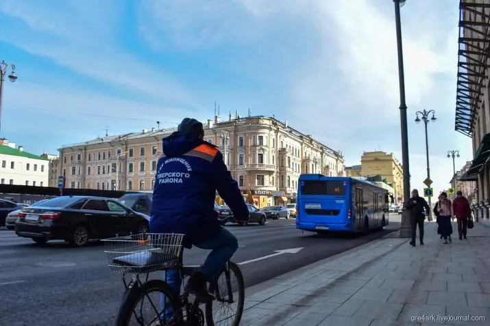 Είναι δυνατόν να οδηγήσετε στα πεζοδρόμια στο ποδήλατο; Ποιοι από τους ποδηλάτες μπορούν να οδηγήσουν στο πεζοδρόμιο; Κυρώσεις για παραβιάσεις των κανόνων οδήγησης που προβλέπονται από τους κανόνες κυκλοφορίας 8464_3