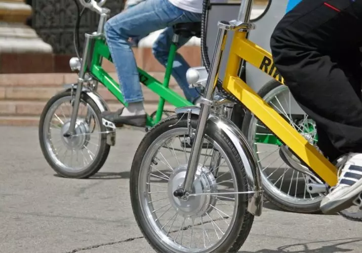 Is it possible to ride on the sidewalks on the bike? Which of the cyclists can ride in the sidewalk? Penalties for violations of riding rules provided for by traffic rules 8464_7