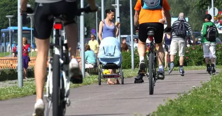 É possível andar nas calçadas da moto? Qual dos ciclistas pode andar na calçada? Penalidades por violações de regras de equitação previstas por regras de trânsito 8464_8