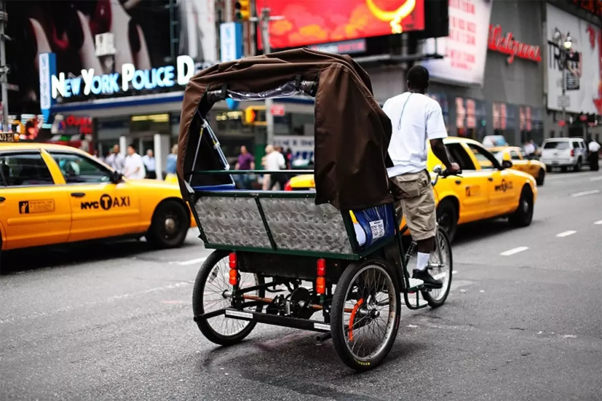 Veloriksha (17 fotografija): Rickshaw Rickshaw Bicikli s električnim i motorom, električni velaik s hladnjakom 8468_4