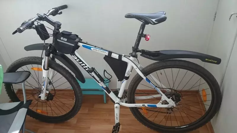 Mapheo a Bike (linepe tse 72): Khetha mapheo a ka morao le kapele le ka libaesekele tse ling 8469_41