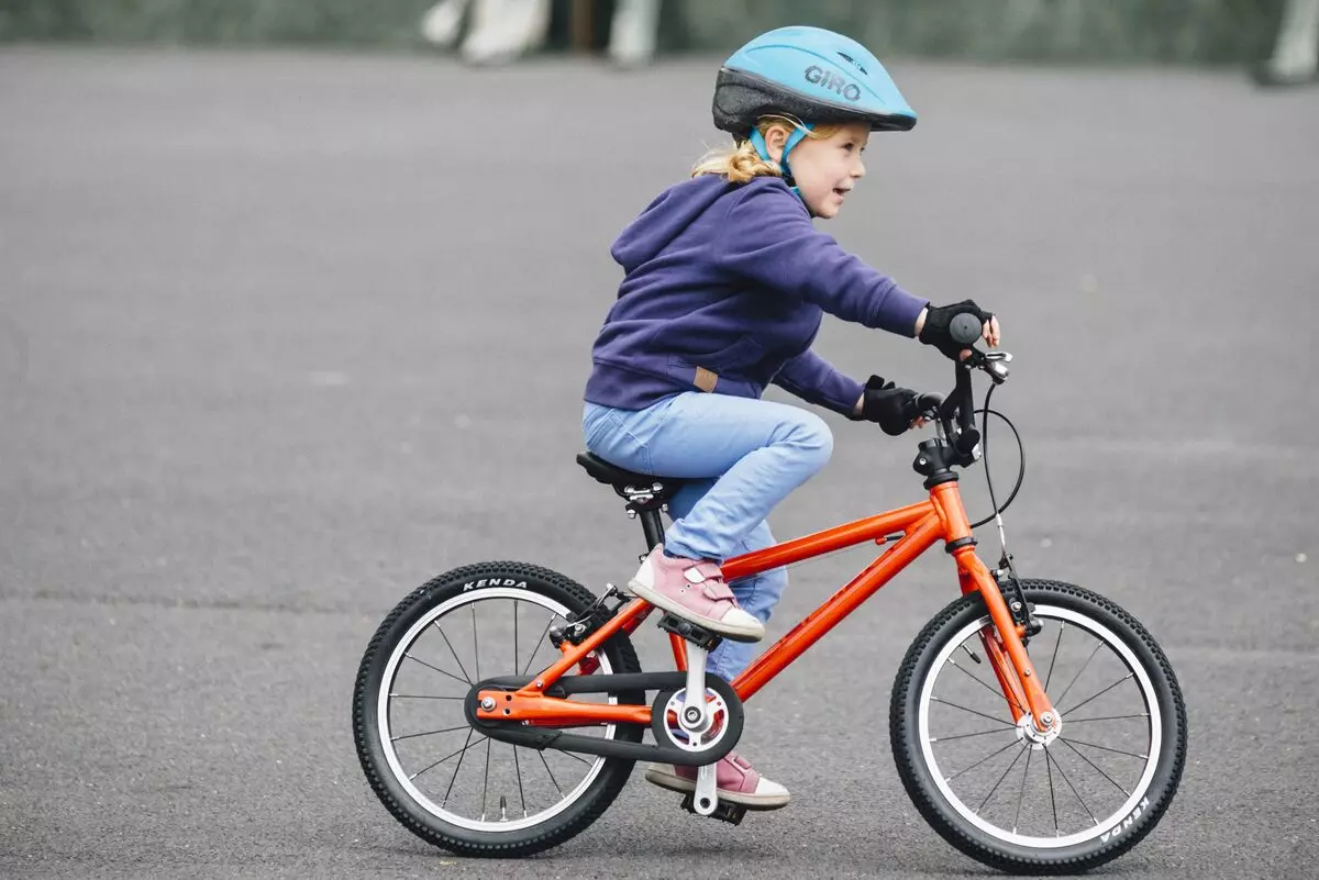 18 dýf wagşy: tigirli, 18 dýuým diametri bilen tigirli ýeňil welosiped tigir saýlaň. Haýsy ýaşy gabat geler? 8470_11