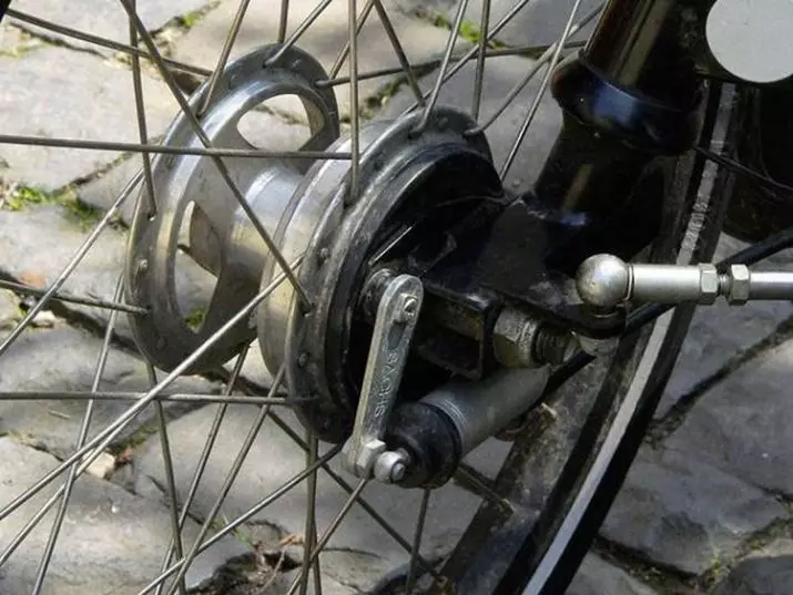 Brakes na igwe kwụ otu ebe: Kedu ka ịhọrọ: disk ma ọ bụ rim? Ụdị bycycle Brakes - N'ihu na azụ, pịa na aka 8481_22