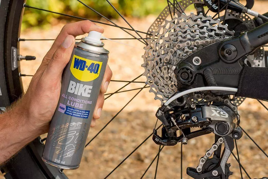 Cum să lubrifiați lanțul de biciclete? Selectați lubrifierea parafină, teflon și silicon. Ce fel de ulei este mai bun pentru lubrifierea lanțului acasă? 8482_5