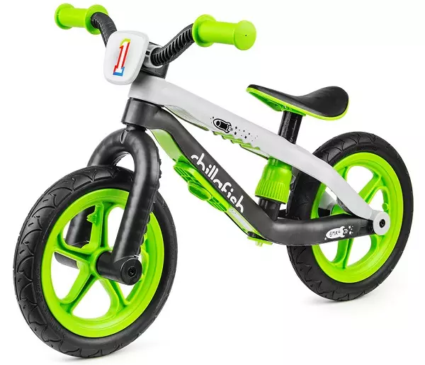 Bicicletas para niños de 3 años: ¡Calificación de los mejores modelos para un niño y niñas? Revisión de triciclos de luz y bicicletas de dos ruedas para un niño 8486_17