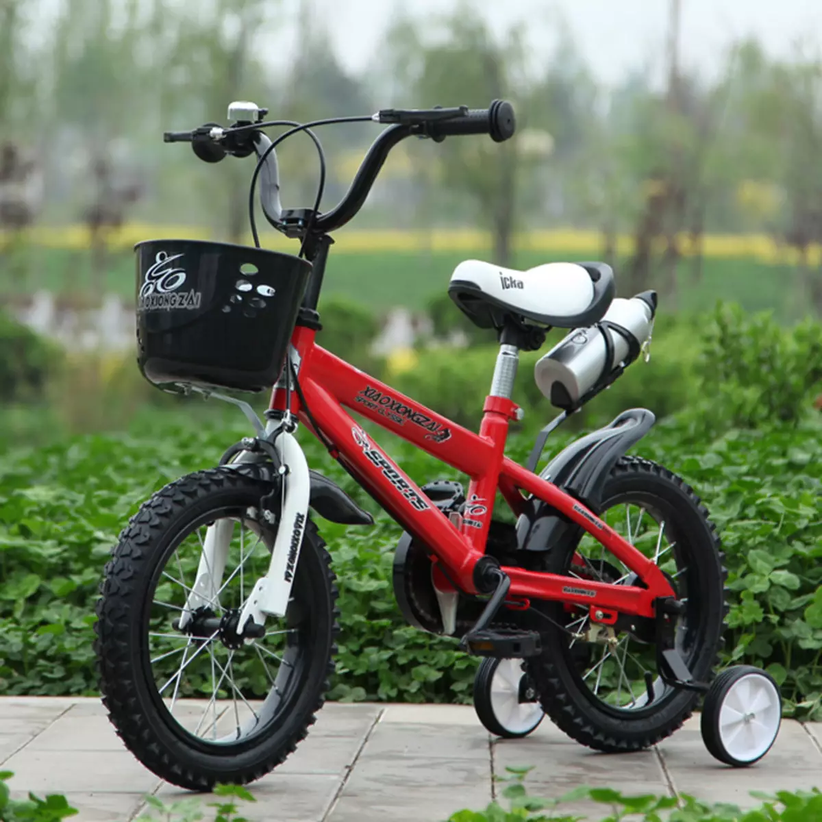 Bicicletas para niños de 3 años: ¡Calificación de los mejores modelos para un niño y niñas? Revisión de triciclos de luz y bicicletas de dos ruedas para un niño 8486_6