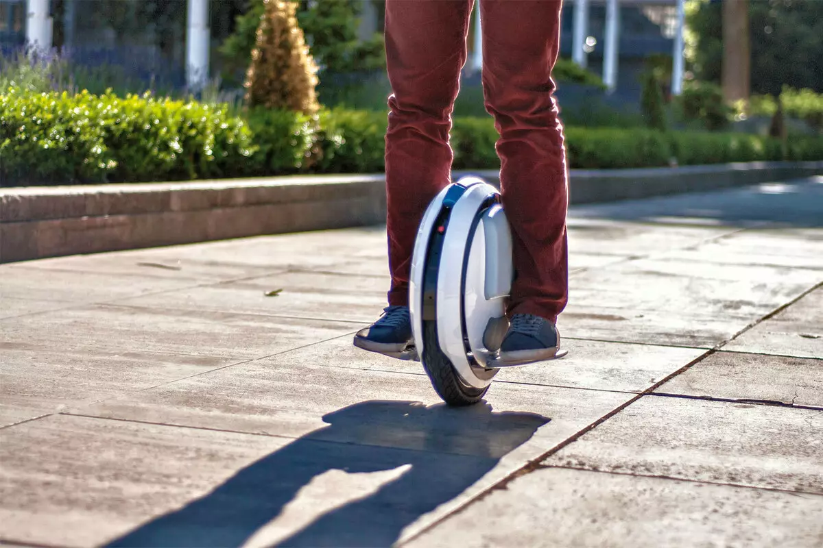 Monocoleso (60 fotogrāfijas): pārskats par Xiaomi NineBot vienu A1 un Kingsong Unicycles, remonts unicycles ar savām rokām. Kā izvēlēties? Īpašumtiesību atsauksmes 8487_2