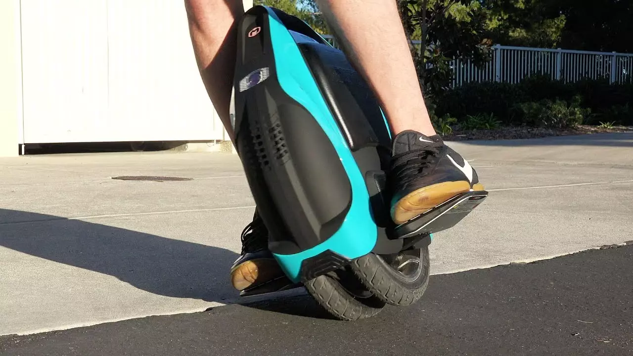 MonoColesa (60 fotot): Ülevaade Xiaomi Ninebot Üks A1 ja Kingsong Unicycles, Unicyclite remont oma kätega. Kuidas valida? Omandiülevaade 8487_21