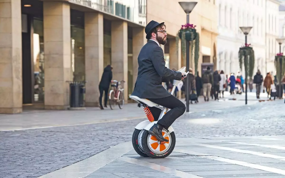 Monocoleso (60 fotogrāfijas): pārskats par Xiaomi NineBot vienu A1 un Kingsong Unicycles, remonts unicycles ar savām rokām. Kā izvēlēties? Īpašumtiesību atsauksmes 8487_24