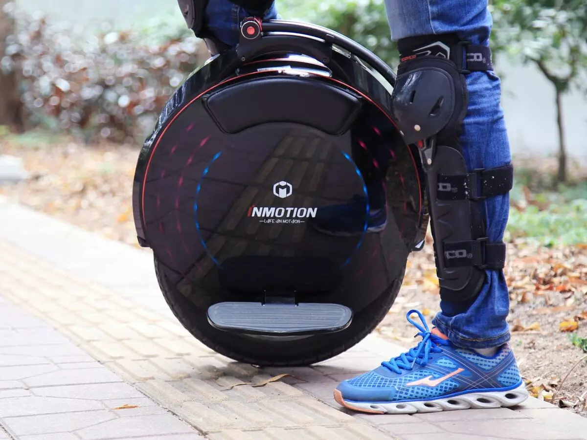 Monocolseo (60 grianghraf): Forbhreathnú ar Xiaomi Ninebot One A1 agus Kingsong Unicycles, deisiú unicycles lena lámha féin. Conas a roghnú? Athbhreithnithe Úinéireachta 8487_48