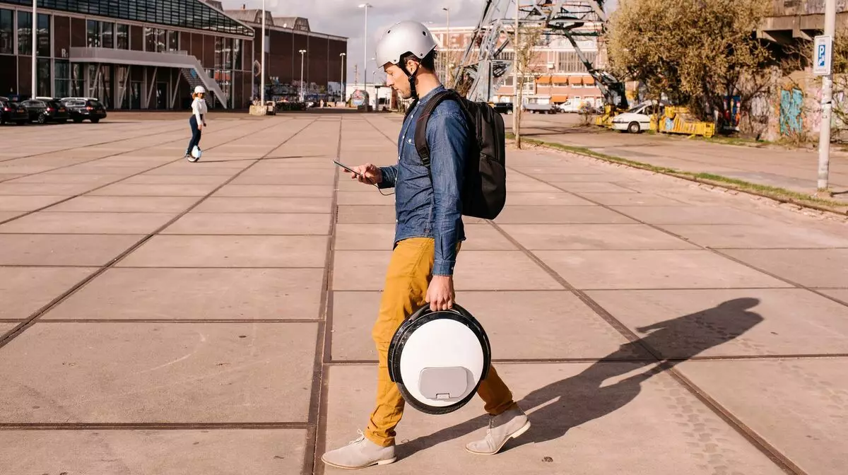 Monocoleso (60 fotogrāfijas): pārskats par Xiaomi NineBot vienu A1 un Kingsong Unicycles, remonts unicycles ar savām rokām. Kā izvēlēties? Īpašumtiesību atsauksmes 8487_49