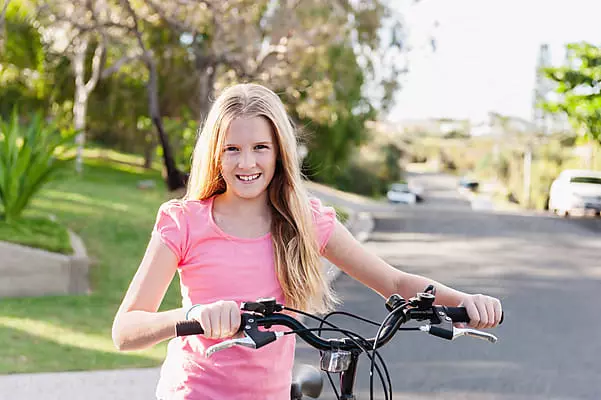 女童高速自行車（23張照片）：如何從9到12年為一個女孩選擇自行車？ 14年來，青少年女孩速度的自行車特點 8489_2