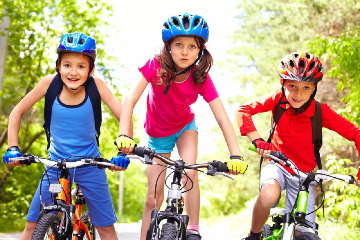 Bicicletas de alta velocidade para meninas (23 fotos): Como escolher uma bicicleta para uma menina de 9 a 12 anos? Características de bicicletas com velocidades para adolescentes de 14 anos 8489_6