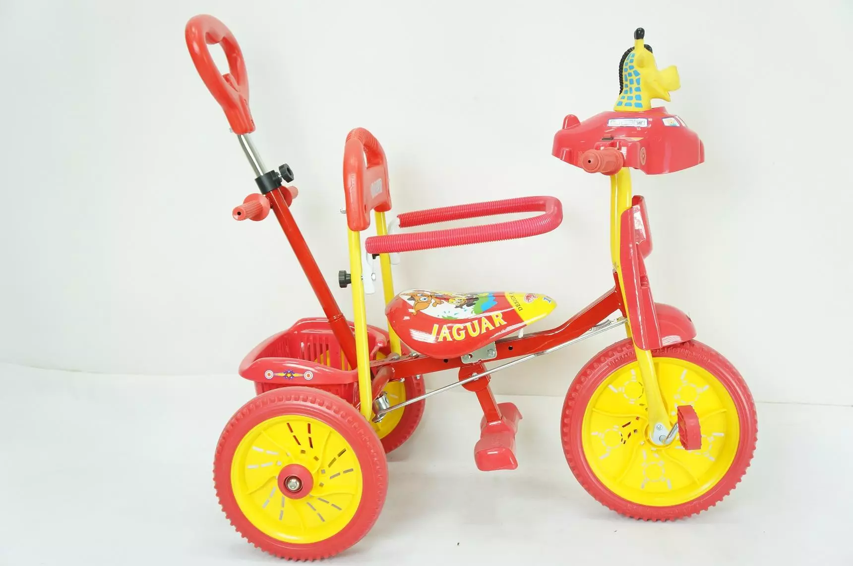 Bicicleta de crianças com uma alça de 1 ano (30 fotos): Como escolher uma bicicleta de três rodas para uma criança? Tipos e marcas 8500_30