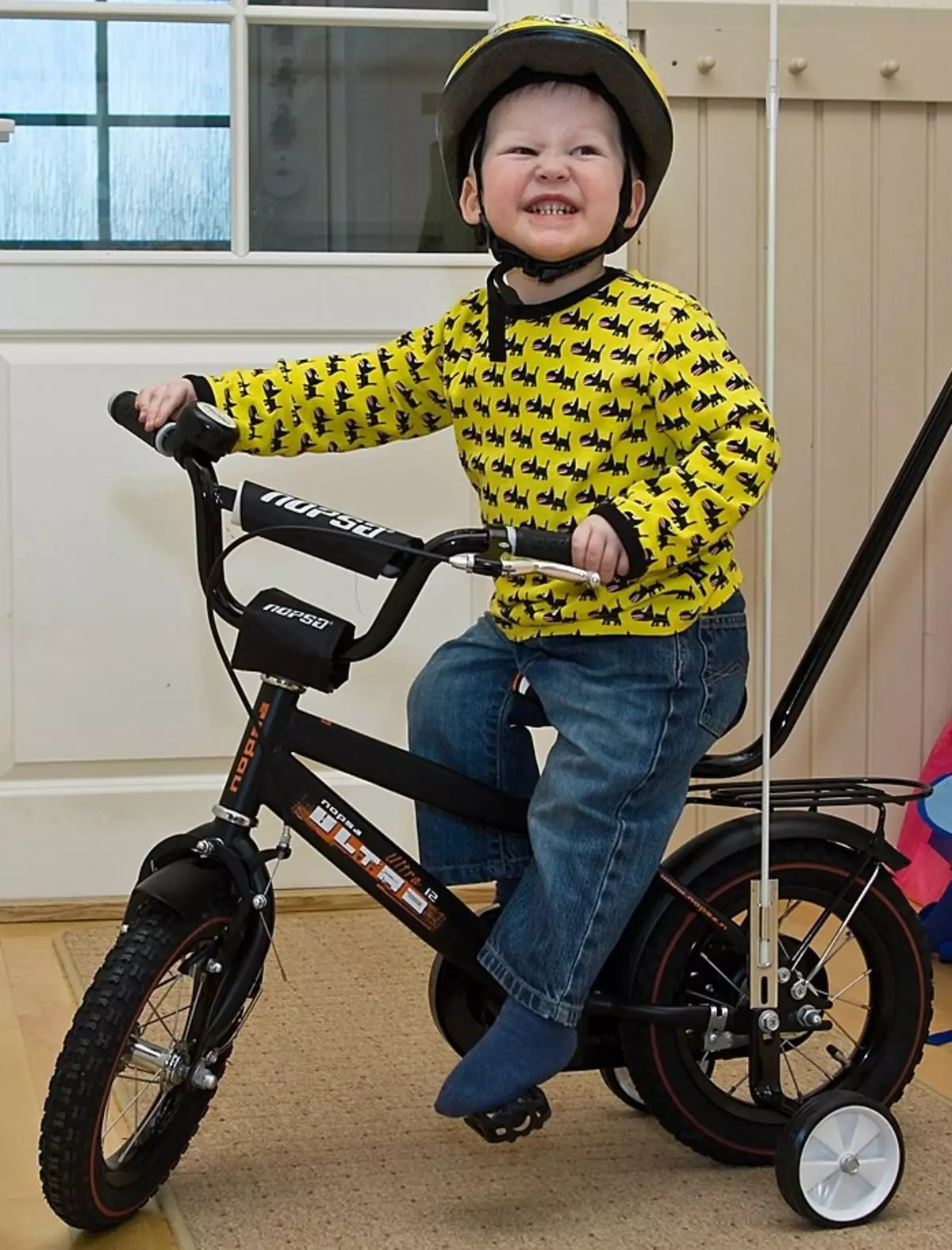Детский велосипед с какого возраста. Велосипед детский. Маленький велосипед. Маленький детский велосипед. Дети с велосипедом.