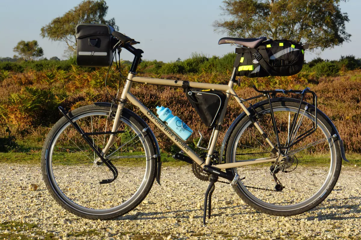 Touring Bike (42 photos): Avis sur les modèles de voyage de longue distance homme et féminin touristique. Comment choisir un bon vélo de tournée? 8518_37