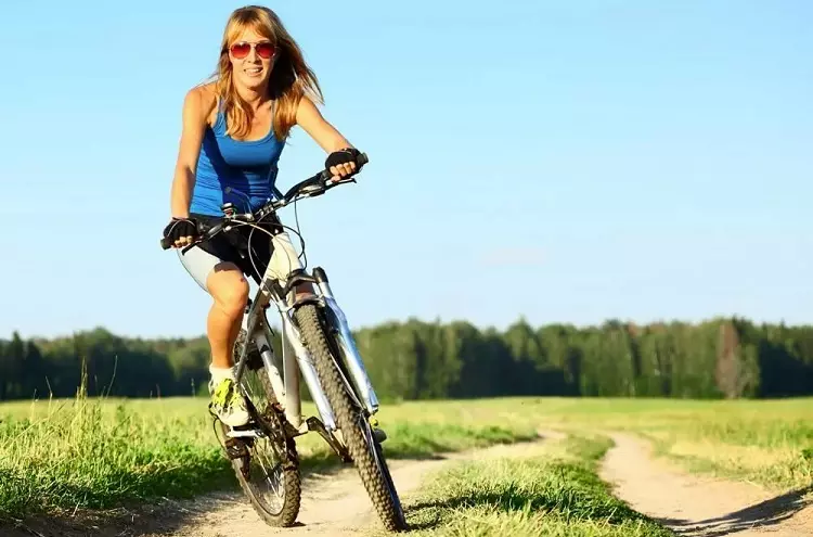 Ženske bicikle (64 fotografije): urbani, zadovoljstvo, sklopivi i drugi modeli. Kako odabrati bicikl za ženu? 8521_14