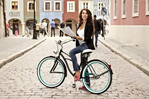 Ženske bicikle (64 fotografije): urbani, zadovoljstvo, sklopivi i drugi modeli. Kako odabrati bicikl za ženu? 8521_60