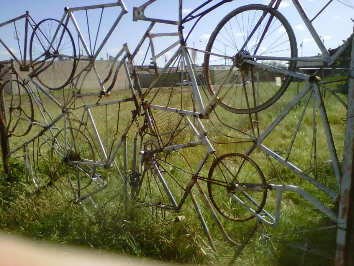 Ou fiets in tuinontwerp (50 foto's): fiets blombedding en cachet fiets met blomme in landskap-ontwerp by die huis 8522_16