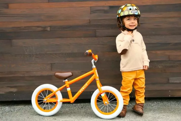 Hoe een kind te leren om een ​​fiets te fietsen? Hoe rijd te geven op een tweewielige fiets? Hoe een kind te leren om pedalen te draaien en het balans te houden op 3 jaar? 8549_7