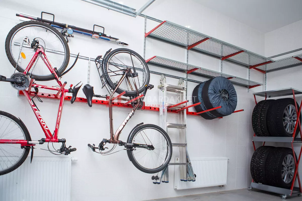 自行车存储：如何存储在楼梯间和车库中？冬季季节性储存的特点。是否有可能在整个走廊和楼梯上存储？ 8551_21