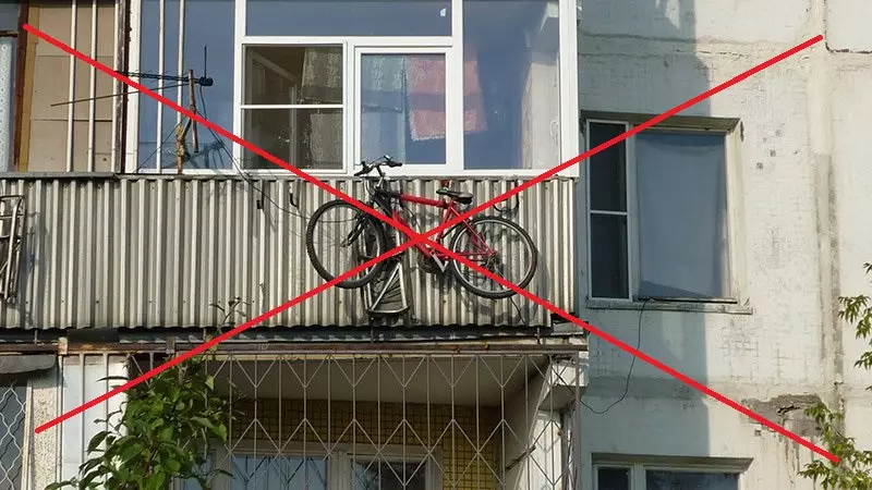 Panyimpen Bicycle: Cara nyimpen ing Stairwell lan Garasi? Fitur panyimpenan musiman ing mangsa. Apa bisa kanggo nyimpen ing koridor sakabehe lan ing tangga? 8551_30