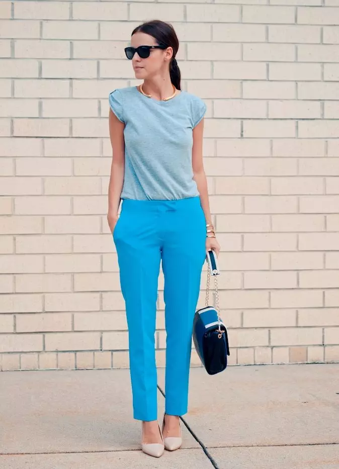 Bluza albastră (52 de fotografii): Ce să purtați Bluze pentru femei Blue Blue 855_9