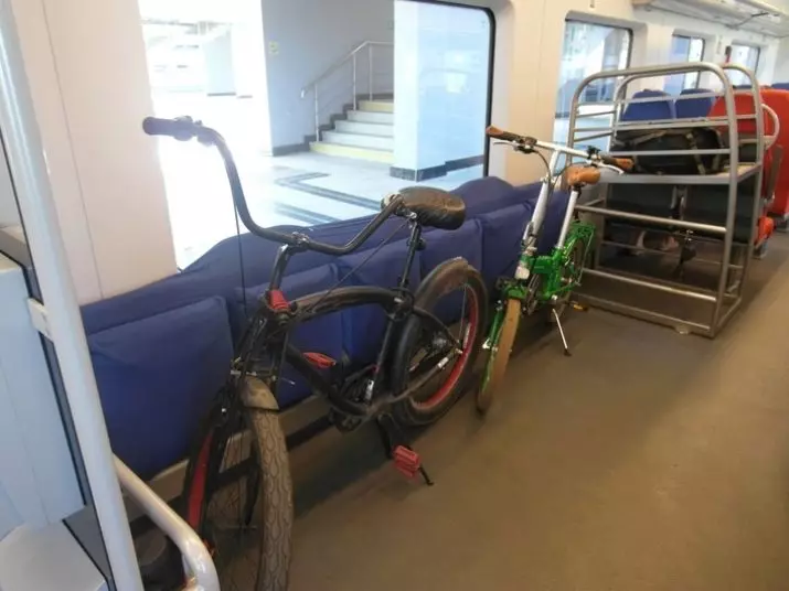 Hvordan transporterer en sykkel i toget? Hvordan kan du transportere den på toget på lang avstand? Rubler gni regler. Hvordan pakke? 8565_4