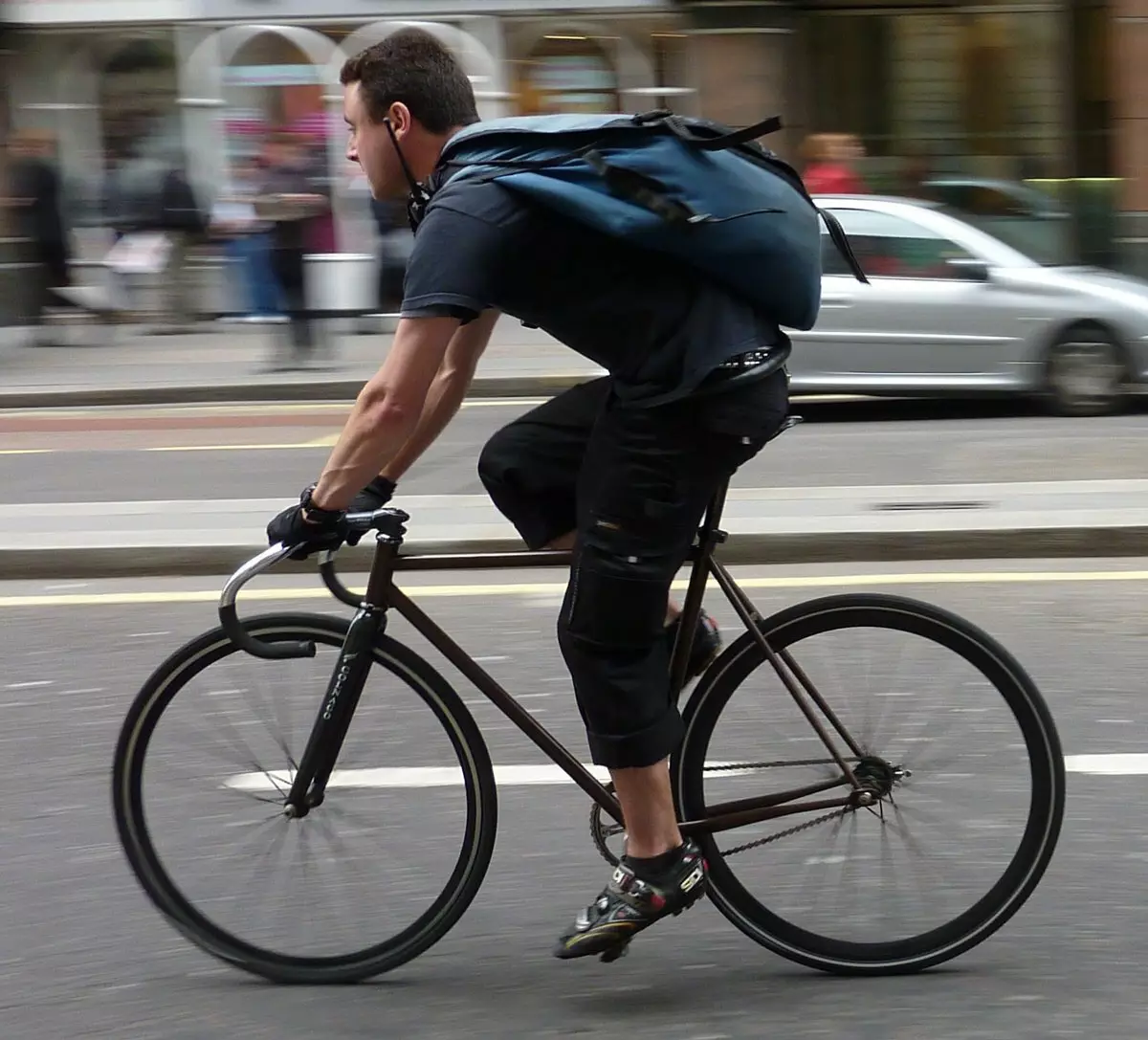 Cykelstolar: Typer av foder på cykel sadel. Välj mjuka geler, silikon och andra kepsar 8567_7