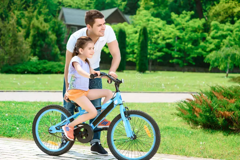 24 inci basikal untuk kanak-kanak lelaki dan perempuan: Basikal remaja atas, gambaran mengenai model berkelajuan tinggi dengan bingkai aluminium 8570_20
