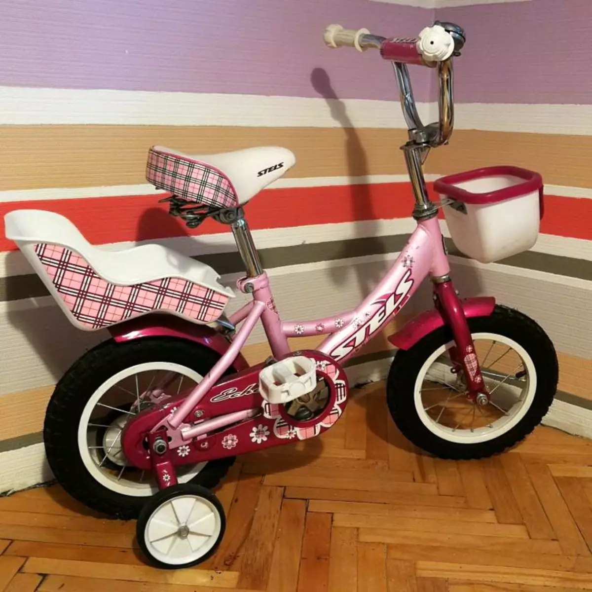 Biçikleta Baby Scels (35 foto): Rishikimi i modeleve me rrota 14, 16 dhe 18 inç, tiparet e pilotit, serisë së avionit dhe të tjerëve 8575_16