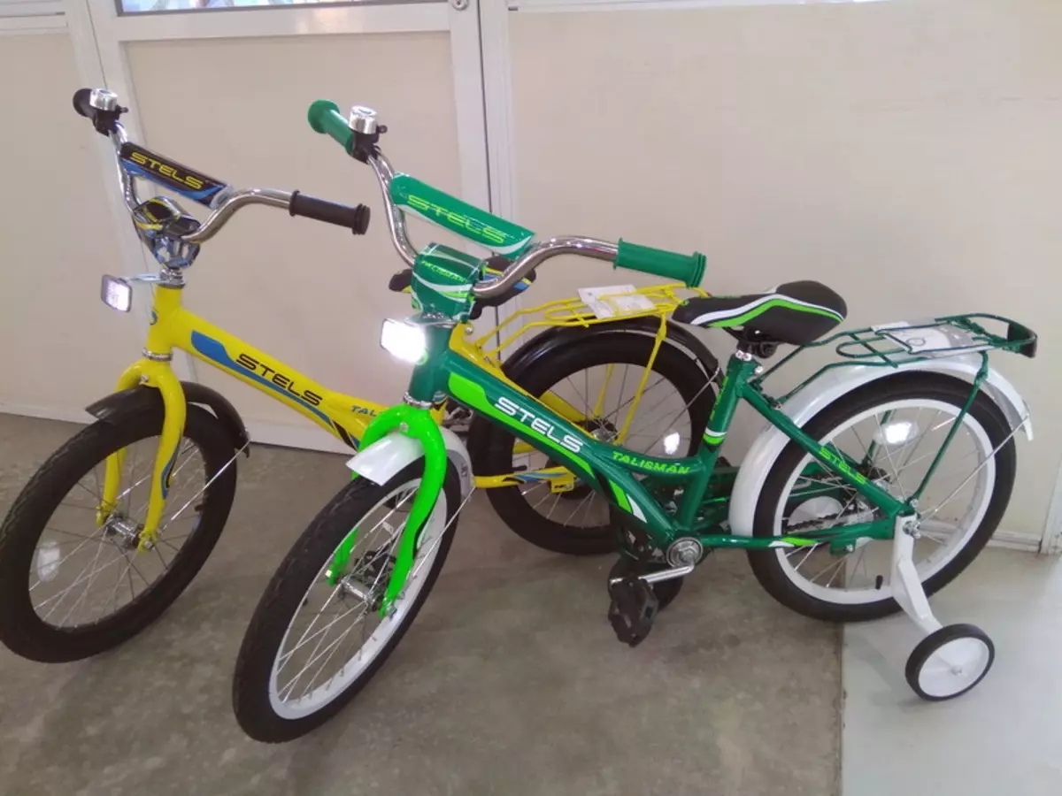 Baby Bicycles Stels (35 ფოტო): მიმოხილვა მოდელები თვლები 14, 16 და 18 inches, თვისებები პილოტი, თვითმფრინავი სერია და სხვა 8575_6